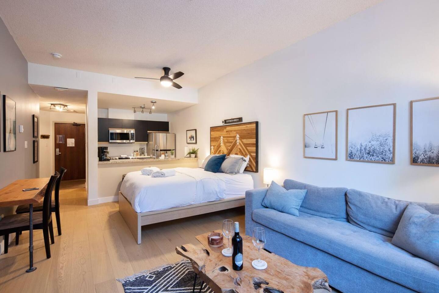 Newly Renovated Ski In Out W Pool 2 Hot Tubs Whistler Exterior photo