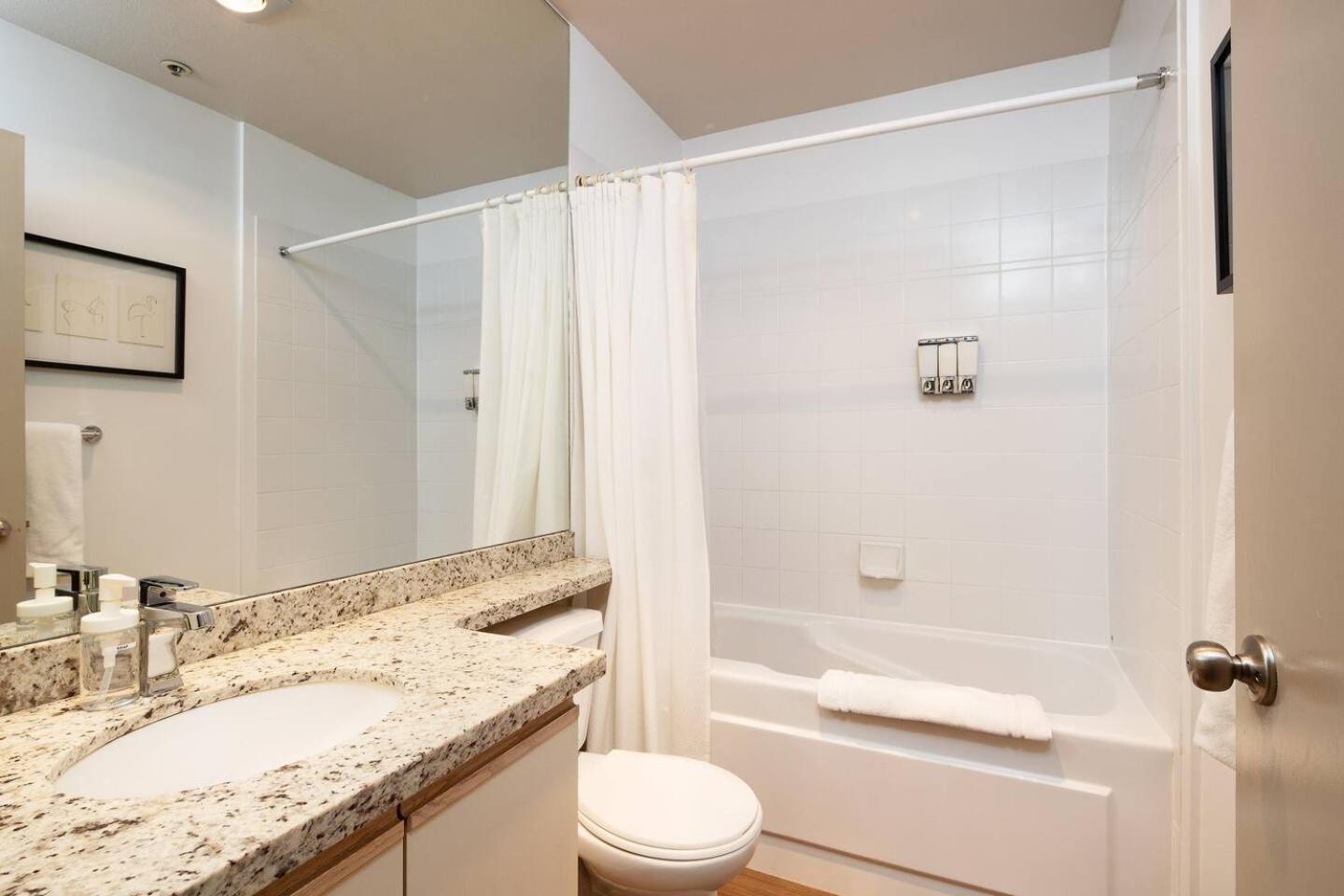 Newly Renovated Ski In Out W Pool 2 Hot Tubs Whistler Exterior photo