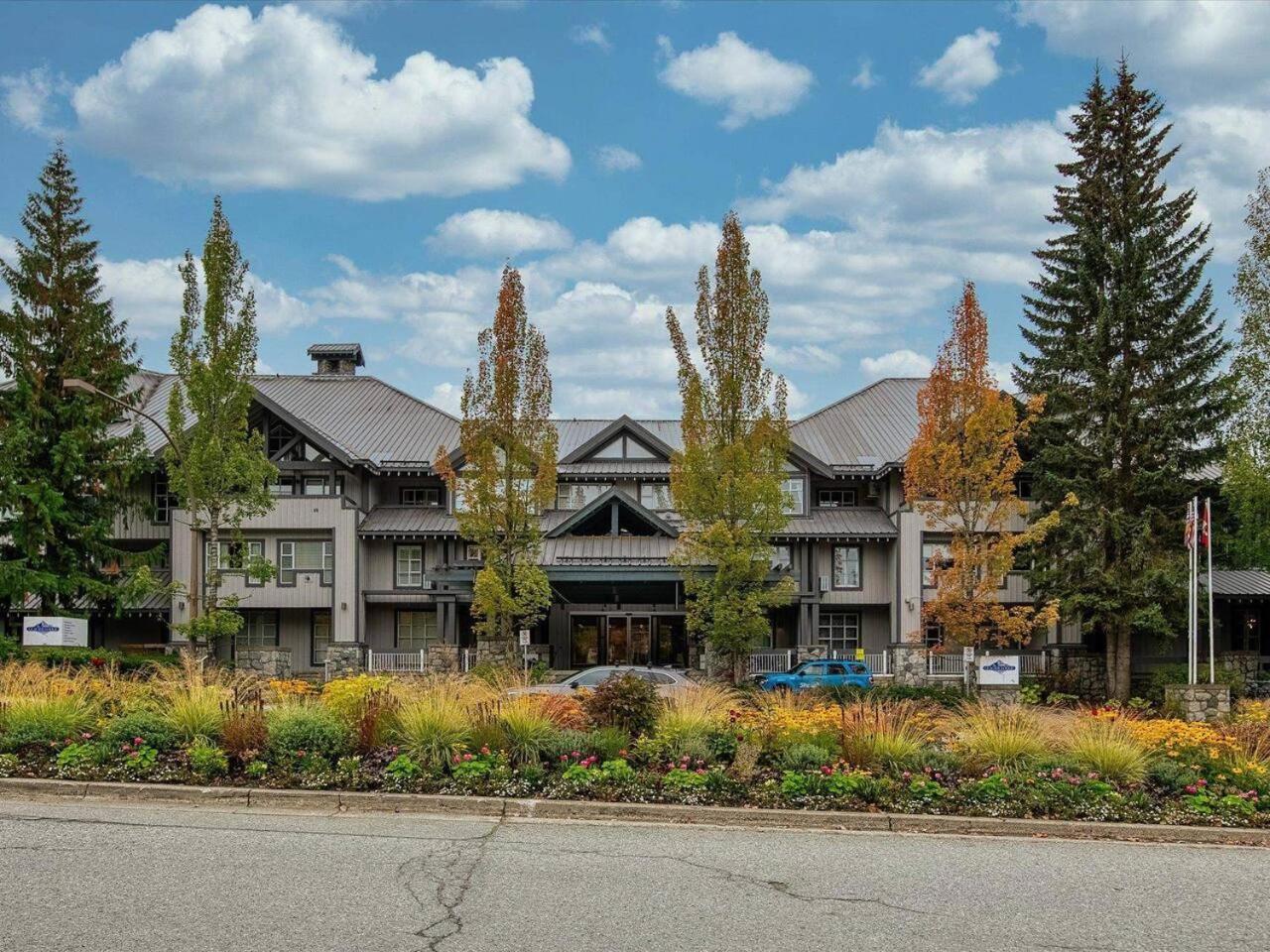Newly Renovated Ski In Out W Pool 2 Hot Tubs Whistler Exterior photo